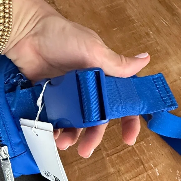 lululemon athletica Everywhere Belt Bag - Picture 5 of 6